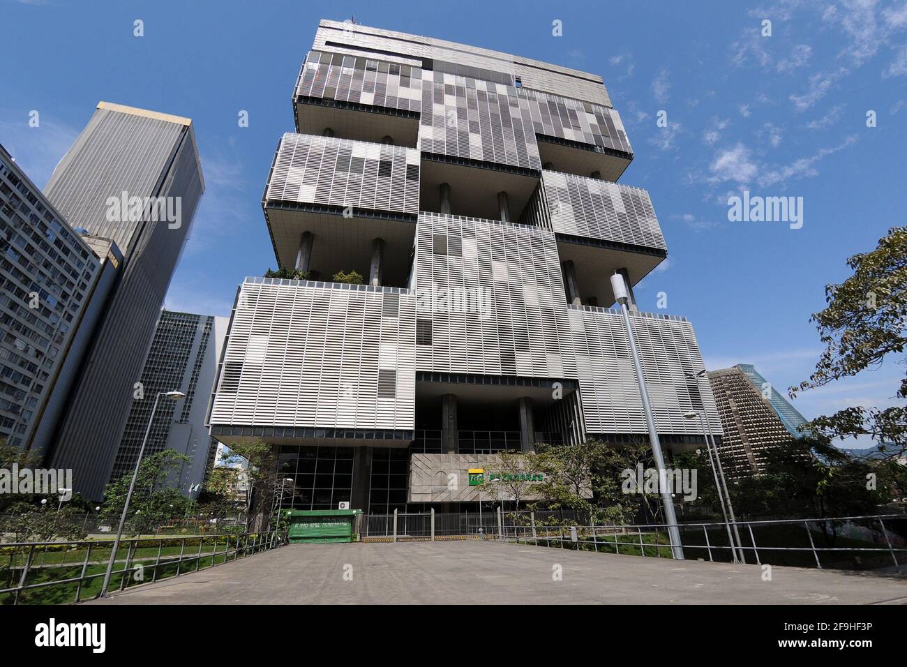 Rio de Janeiro, Brésil, 15 avril 2020. Petrobras Building (Petroleo Brasileiro S.A), une société d'État dont le siège est situé dans le centre-ville de Rio de Banque D'Images