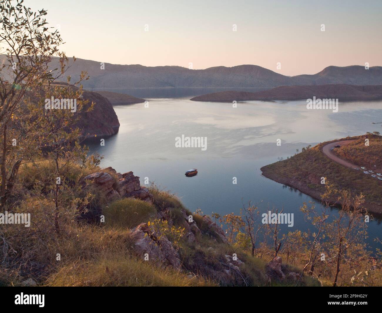 Lumière d'avant l'aube au-dessus du lac Argyle, Kununurra, Kimberley, Banque D'Images