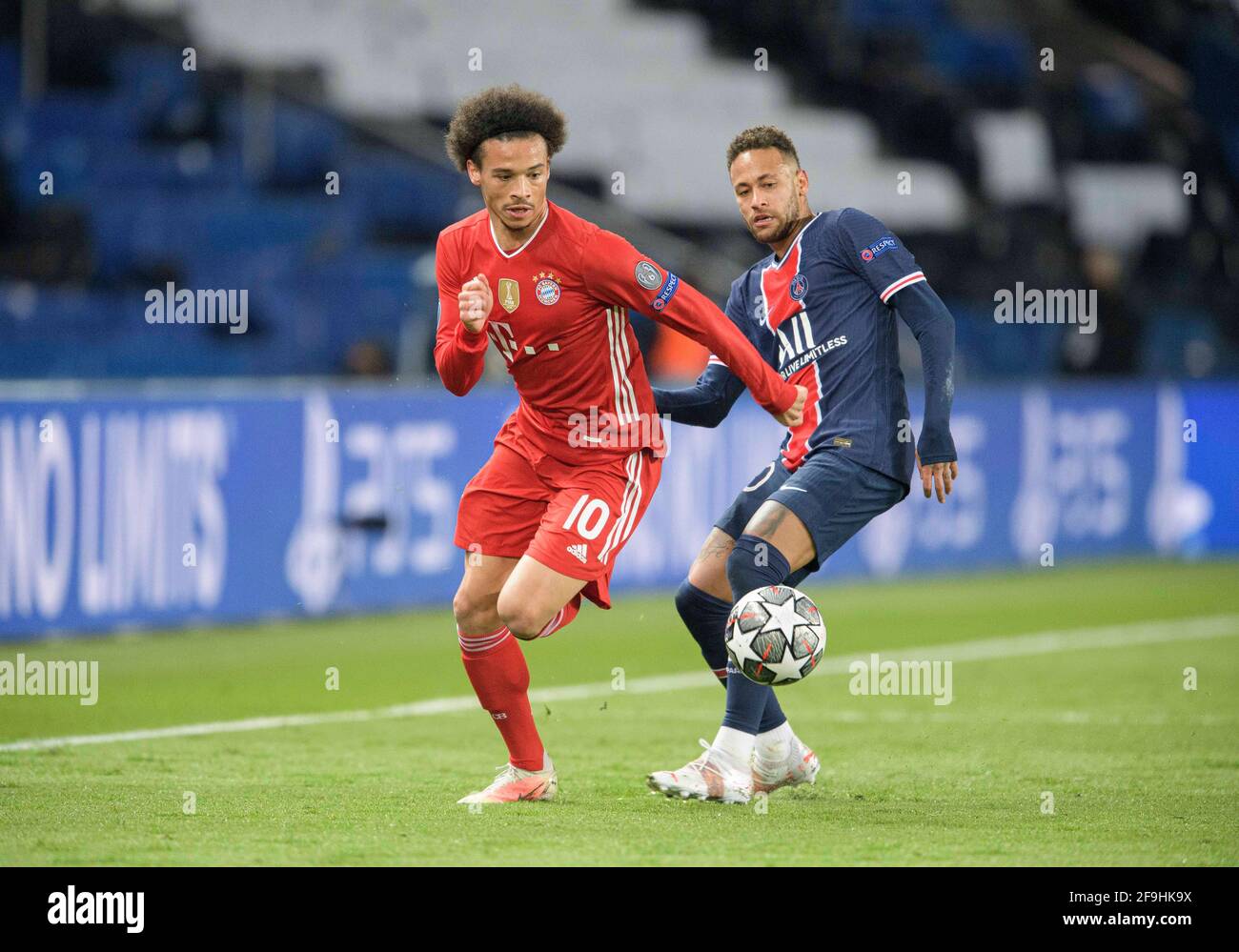 Leroy SANE l. (M) en duels contre NEYMAR (PSG), action, Ligue des champions  de football, match de retour quart de finale, Paris Saint Germain (PSG) -  FC Bayern Munich (M) 0: 1,