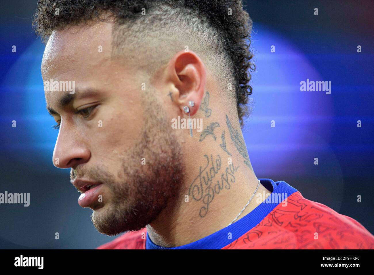 NEYMAR (PSG) avec tatouage et boucles d'oreilles, boucles d'oreilles, échauffement, football Champions League, match de retour en quart de finale, Paris Saint Germain (PSG) - FC Bayern Munich (M) 0: 1, le 13 avril 2021 à Paris/France. Â | utilisation dans le monde entier Banque D'Images