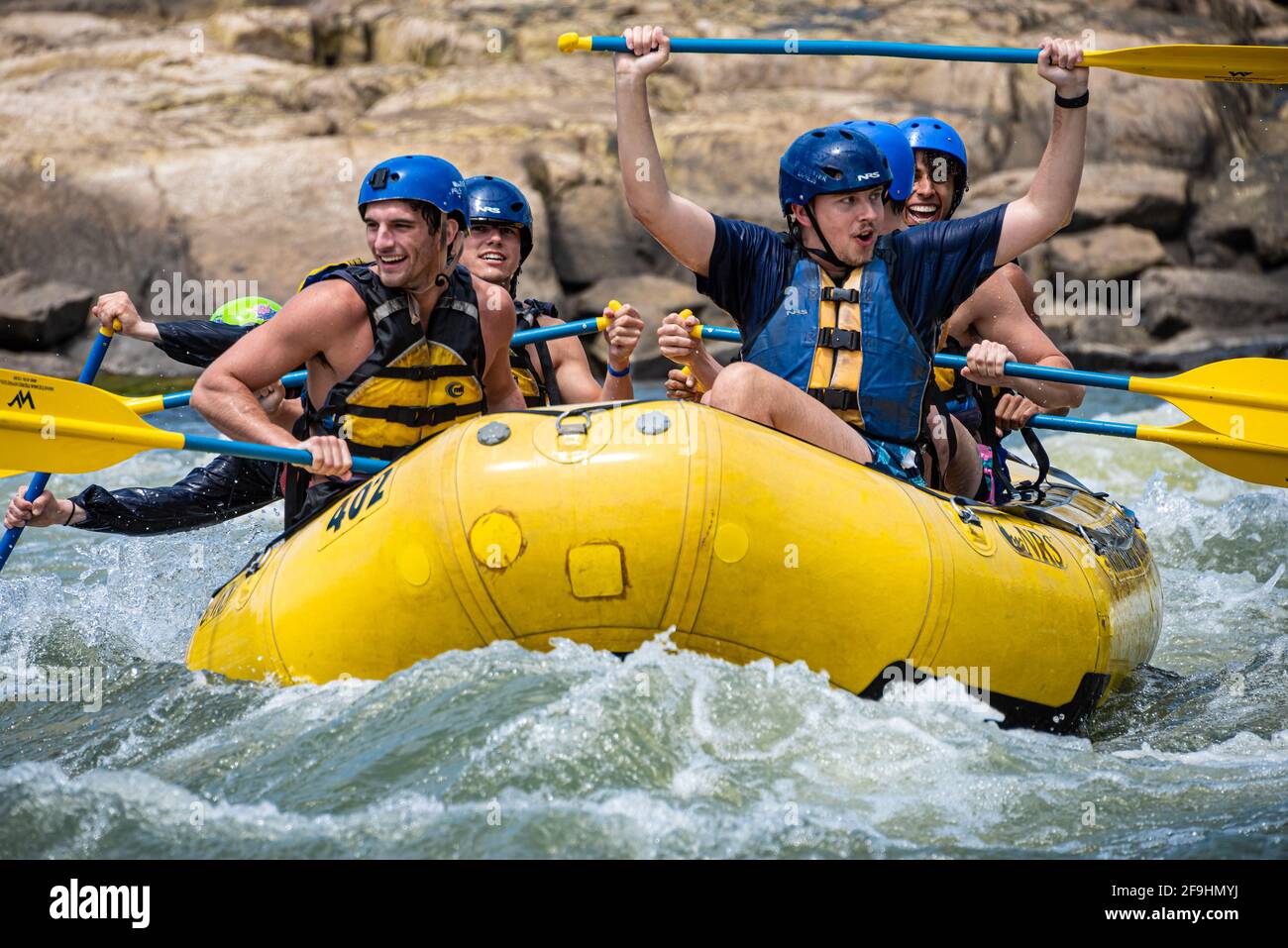 Rafting en eau vive à travers les rapides sur la rivière Chattahoochee à Columbus, Géorgie. (ÉTATS-UNIS) Banque D'Images