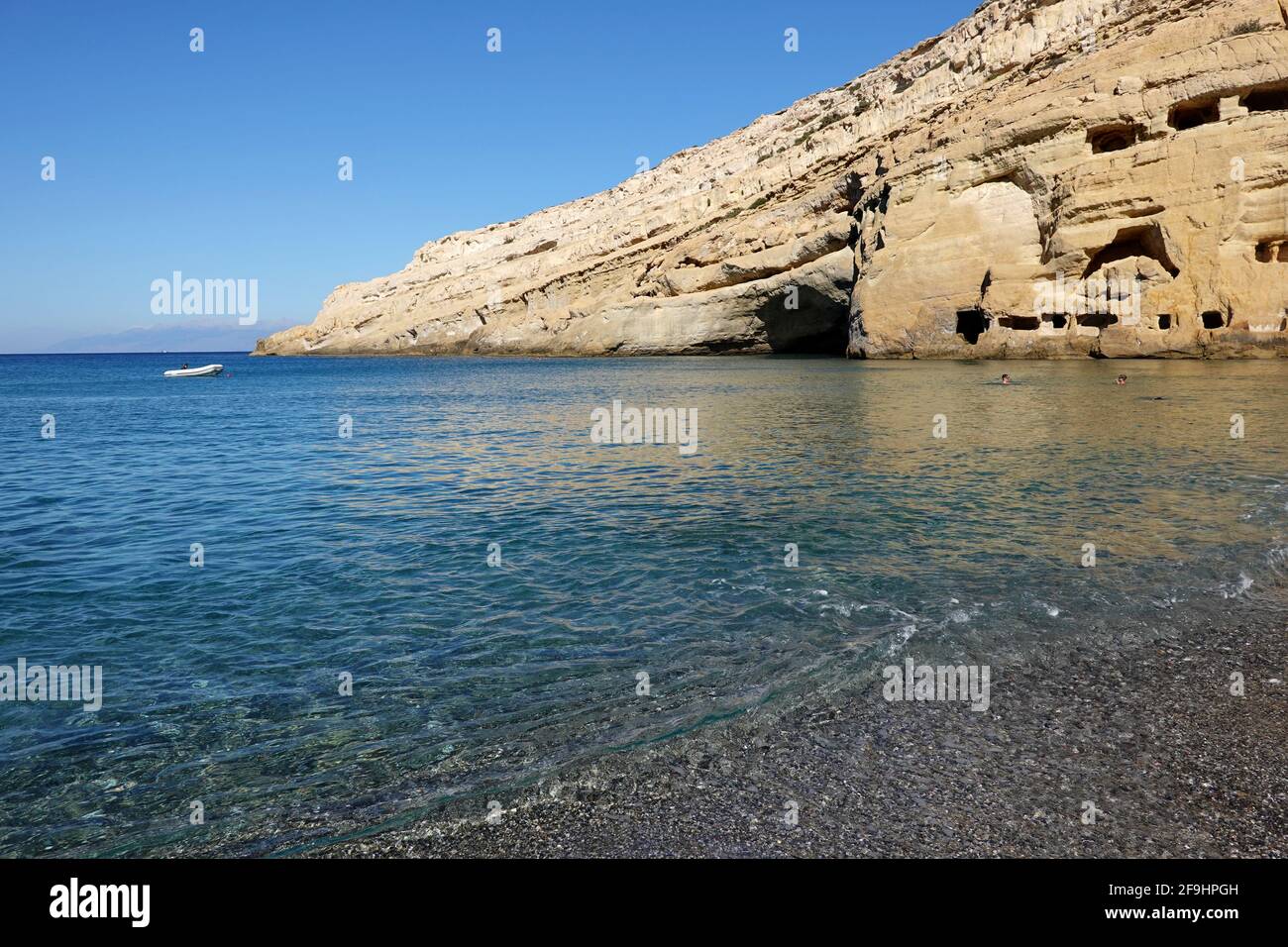 Plage de Matala en Crète, endroit très populaire pour les hippie en 60-x. Banque D'Images