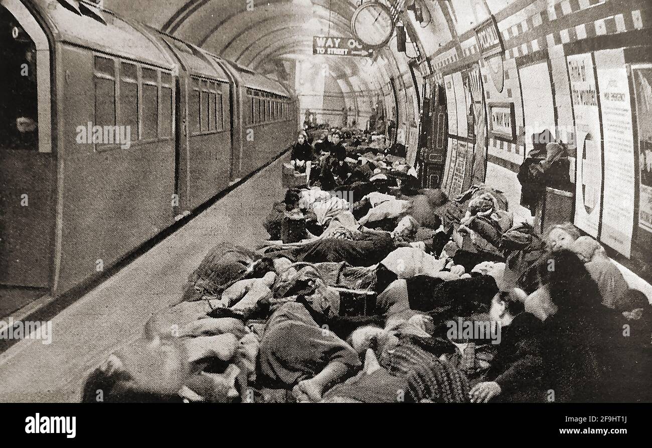 Deuxième Guerre mondiale - raids allemands à l'attentat à la bombe à Londres, Royaume-Uni (Blitz) en septembre 1940 - UNE station de métro de Londres utilisée comme abri de RAID aérien de nuit peu avant que des lits superposés ne soient installés pour l'utilisation par le public Banque D'Images