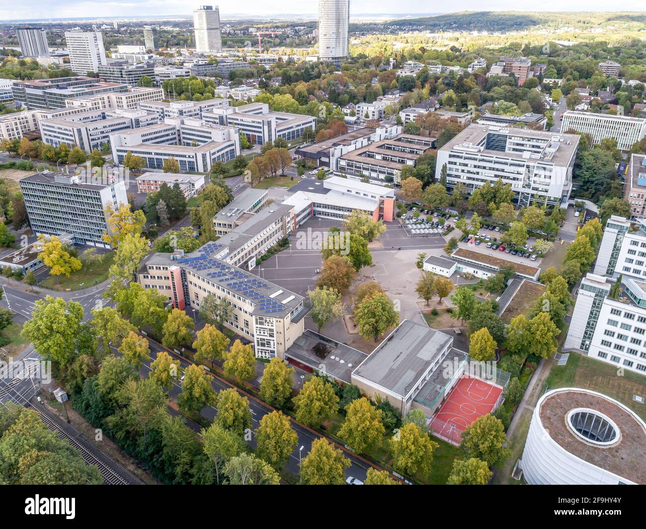 Friedrich Ebert Gymnasium School Gouvernement fédéral district vue panoramique aérienne à Bonn ville en Allemagne. Banque D'Images