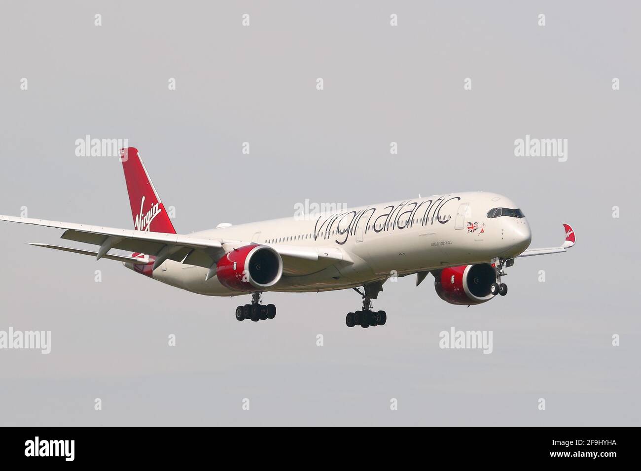 Virgin Atlantic Airbus A350 G-VLUX atterrissant à l'aéroport de Heathrow, Londres, Royaume-Uni Banque D'Images