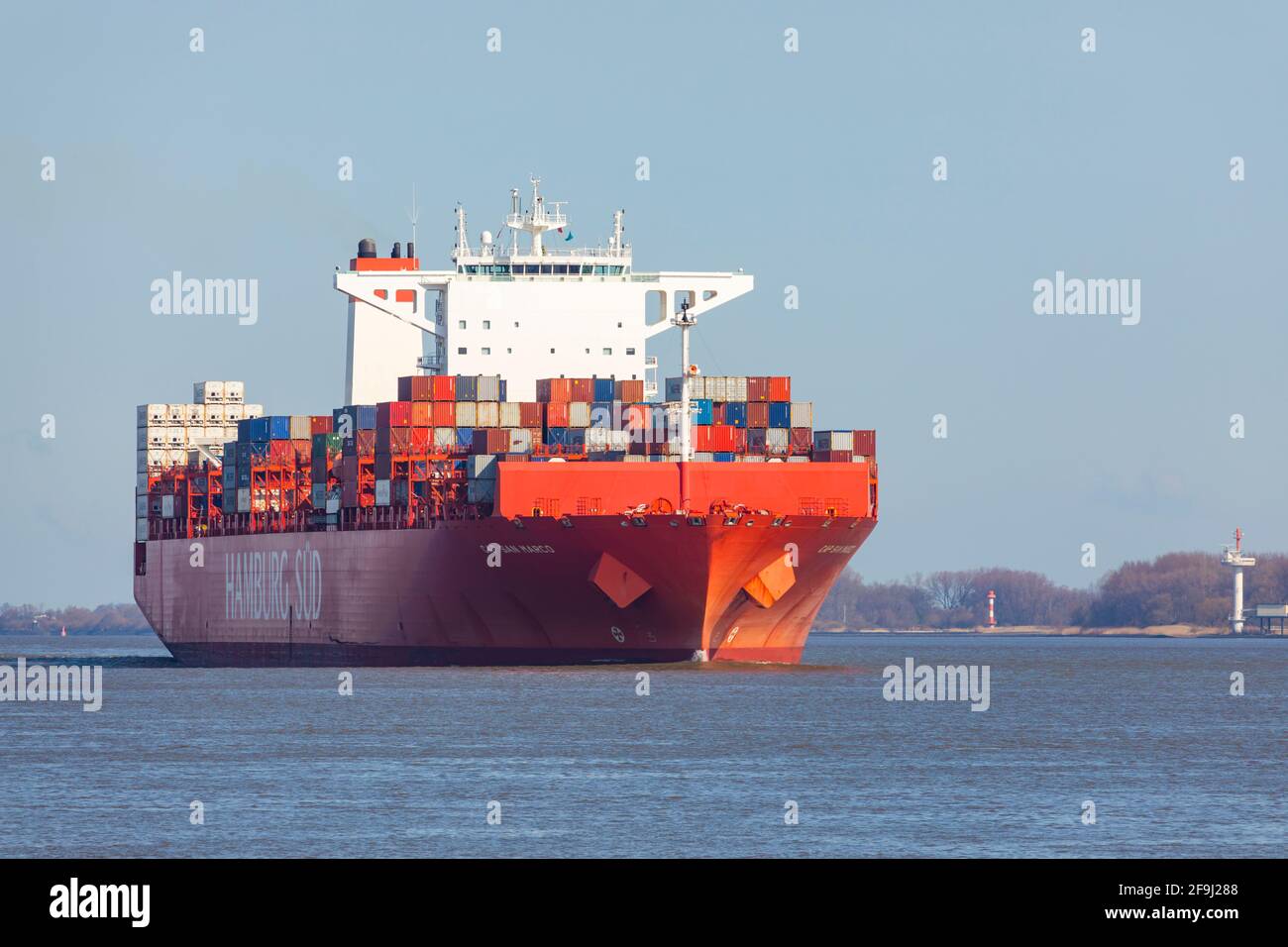 Navire-conteneur Reefer CAP SAN MARCO, exploité par la compagnie maritime HAMBURG SÜD, sur l'Elbe en direction de Hambourg , Banque D'Images