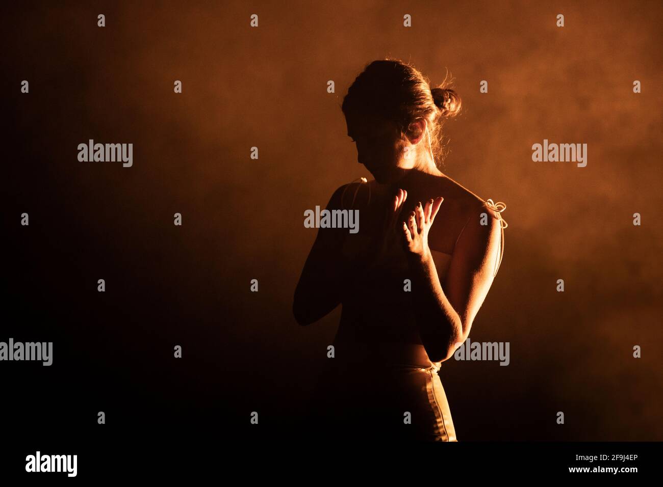 Barcelone, Espagne. 2021.04.18. Concert de la chanteuse Izaro à BARTS (EllesMusic). Photographe: Aitor Rodero. Banque D'Images