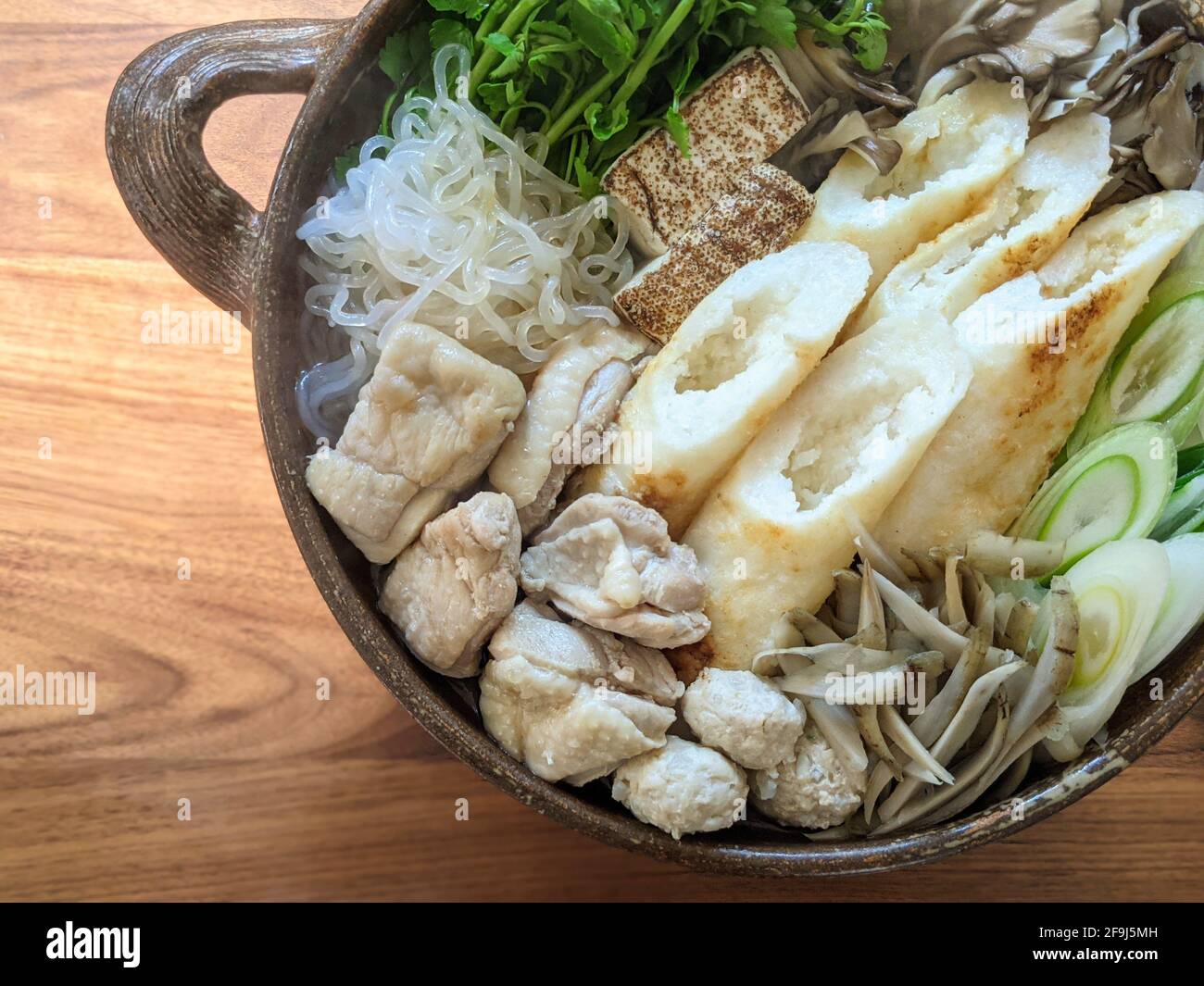 Hot Pot japonais avec Kiritanpo (purée de riz), préfecture d'Akita, Japon  Photo Stock - Alamy