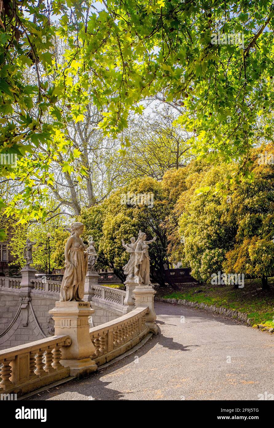 Italie Piémont Turin Parc Valentino - Fontana dei 12 mesi '( fontaine des douze mois ) au printemps Banque D'Images