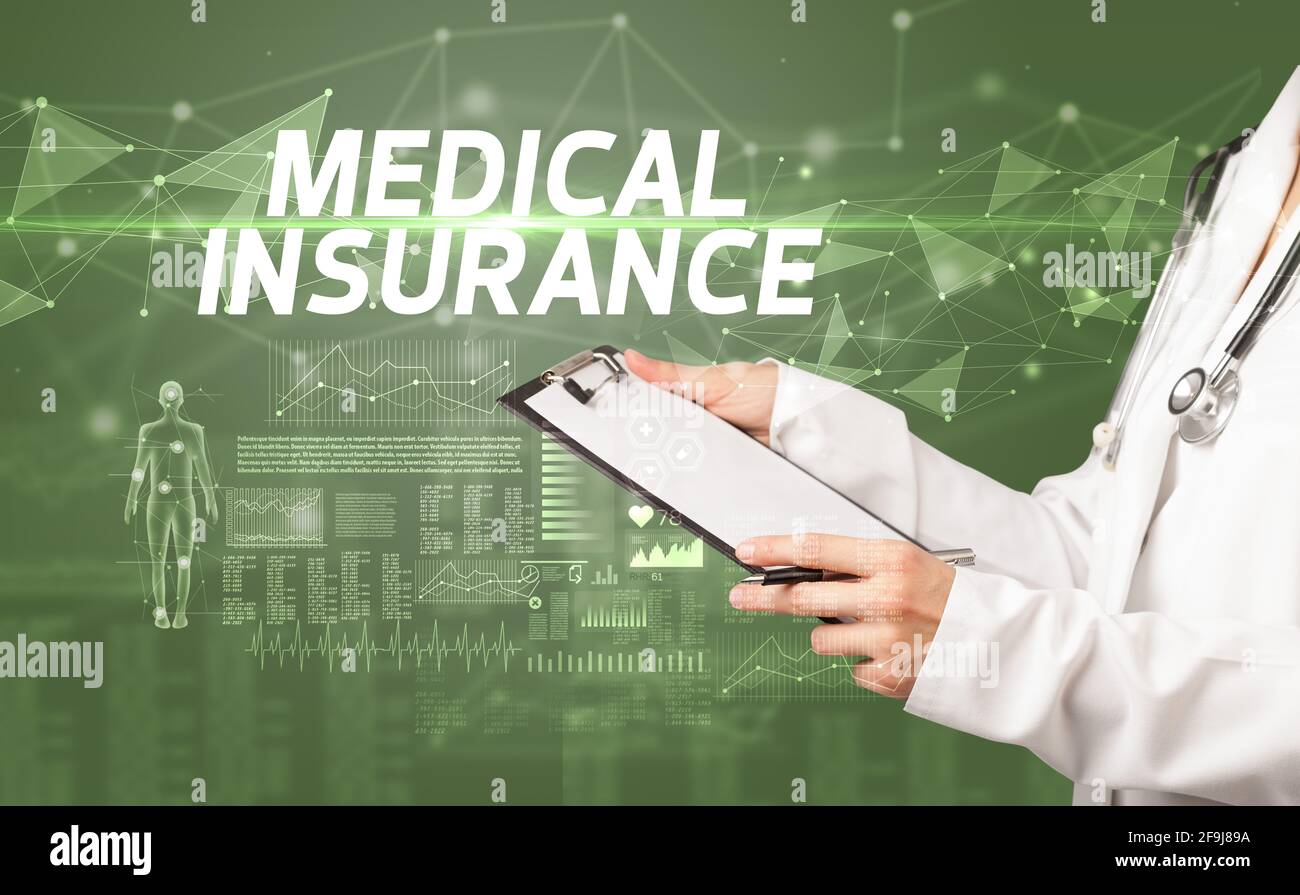 le médecin écrit des notes sur le presse-papiers, concept de diagnostic médical Banque D'Images