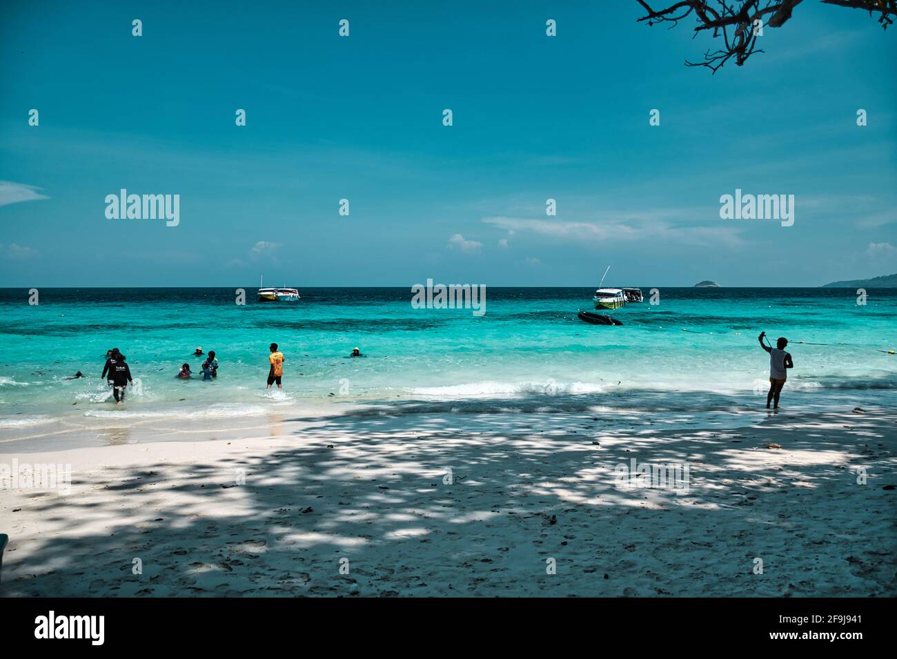 Îles Similan, Khaolak, Phang-Nga, Thaïlande 18 avril 2021 étourdissement, Vue panoramique sur les eaux turquoise de la mer d'Andaman aux îles Similan Banque D'Images