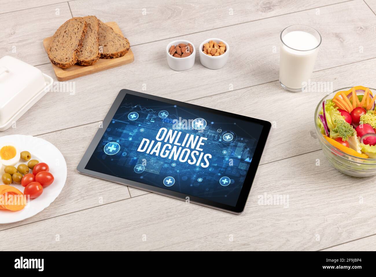 Tablette PC avec fruits, concept sain Banque D'Images