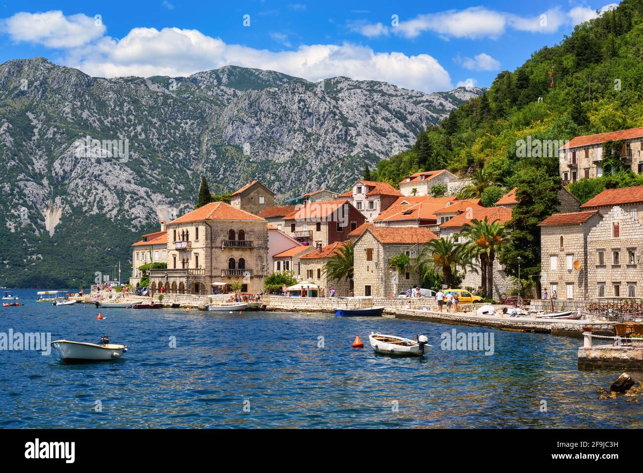 Historique Perast, une station balnéaire populaire dans la baie de Kotor sur la mer Adriatique, Monténégro Banque D'Images