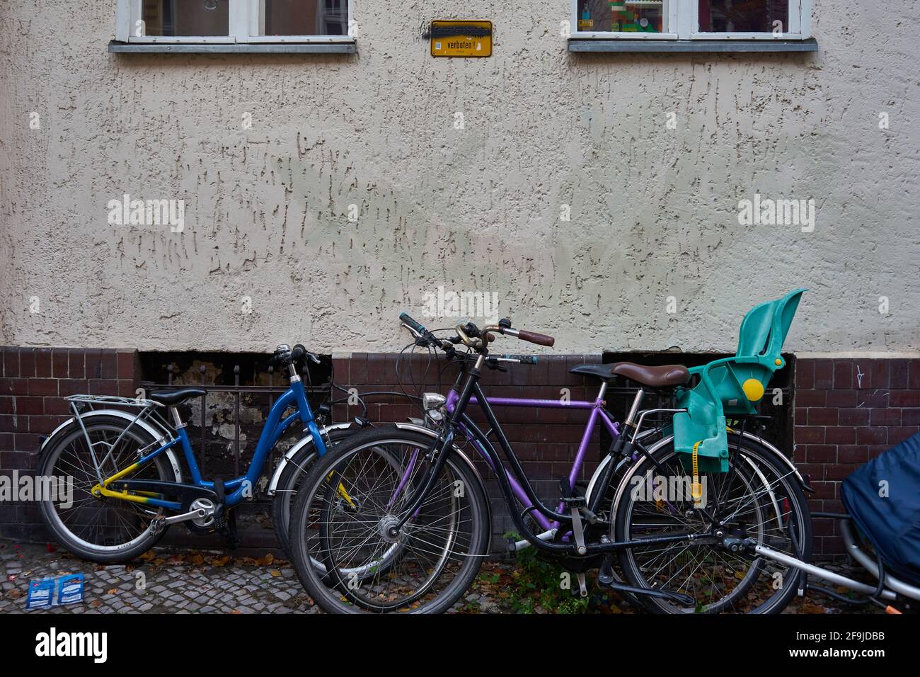 Fahrrad abstellen doch nicht verboten, Keuzberg, Berlin, Allemagne Banque D'Images