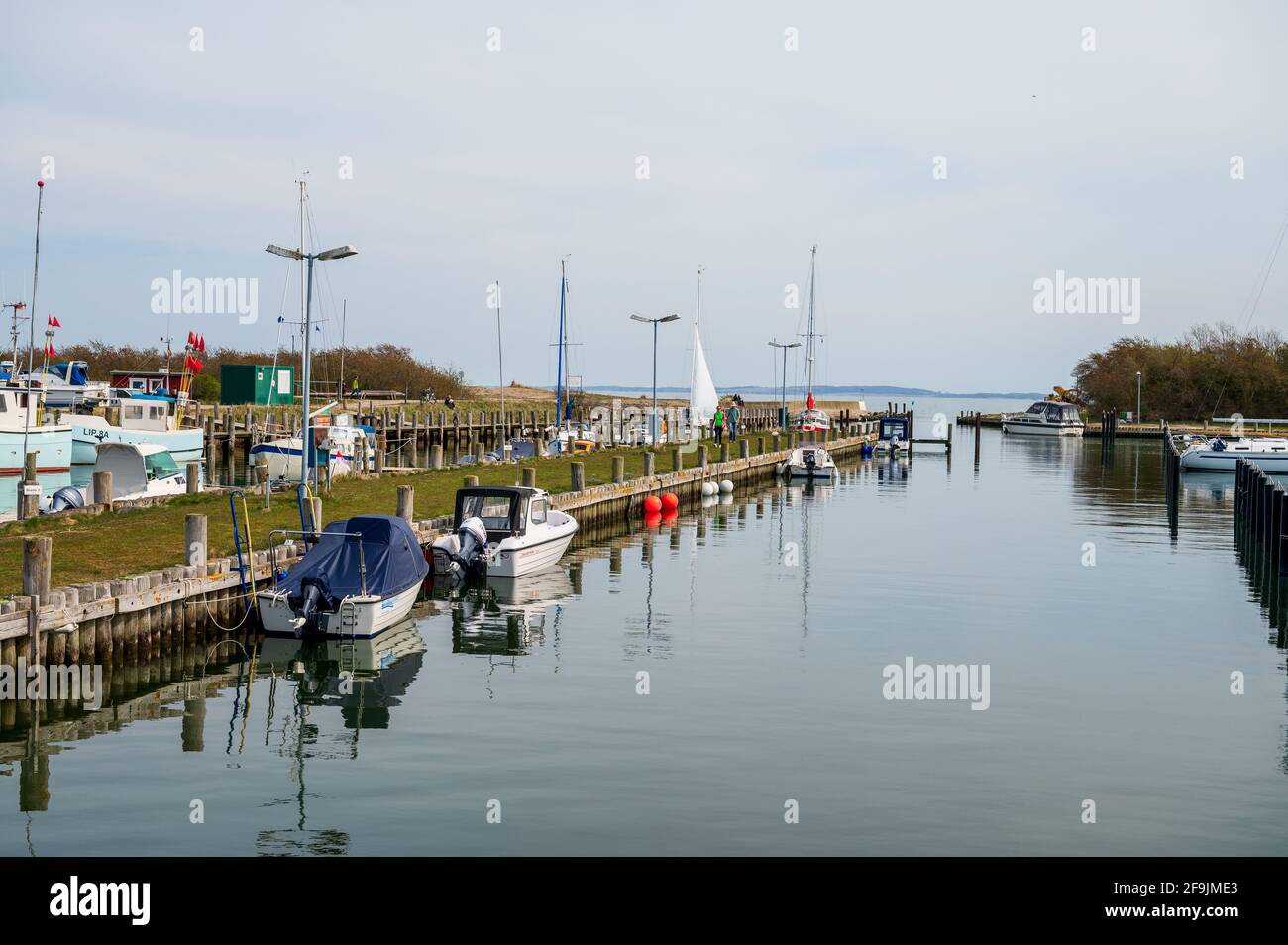 Der idylische Hafen Lippe an der Hohwachter Bucht in Schleswig-Holstein, ein Hafen für Wassersportler und Ostseefischer Banque D'Images