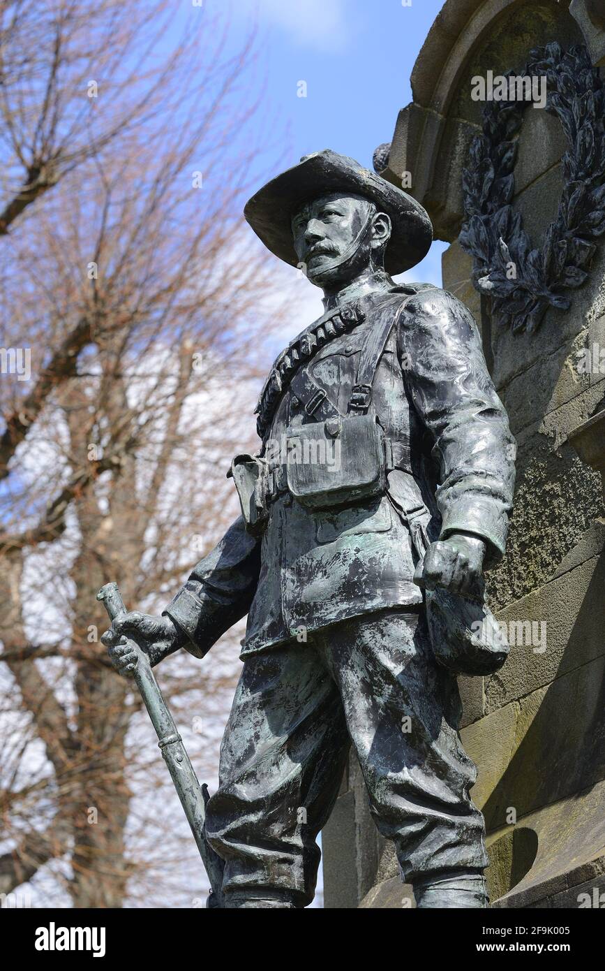 Canterbury, Kent, Royaume-Uni. Dane John Gardens : les mordus et le Royal East Kent Imperial Yeomanry Boer War Memorial. Dévoilée 1904 Banque D'Images