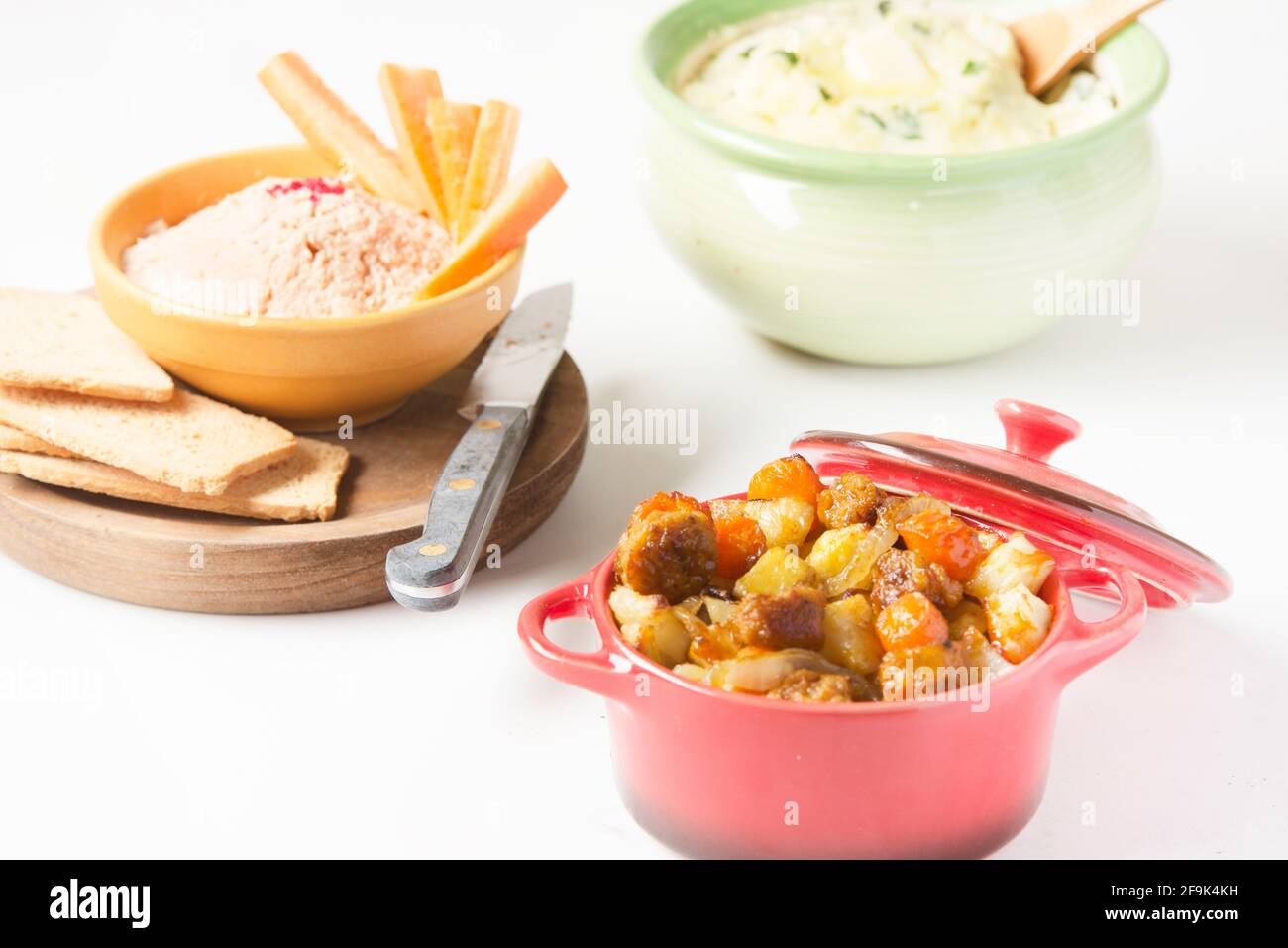 Coddle ou coddle irlandais, saucisse traditionnelle de pommes de terre grillées Banque D'Images