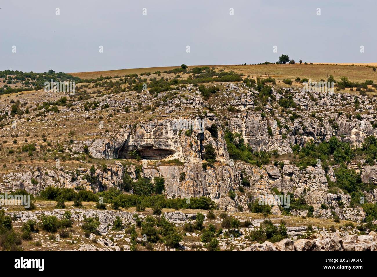 La forteresse médiévale de Cherven est un centre militaire-administratif stratégique dans le deuxième Royaume bulgare avec son propre réservoir d'eau, construit sur roc Banque D'Images La forteresse médiévale de Cherven est un centre militaire-administratif stratégique dans le deuxième Royaume bulgare avec son propre réservoir d'eau, construit sur roc Banque D'Images