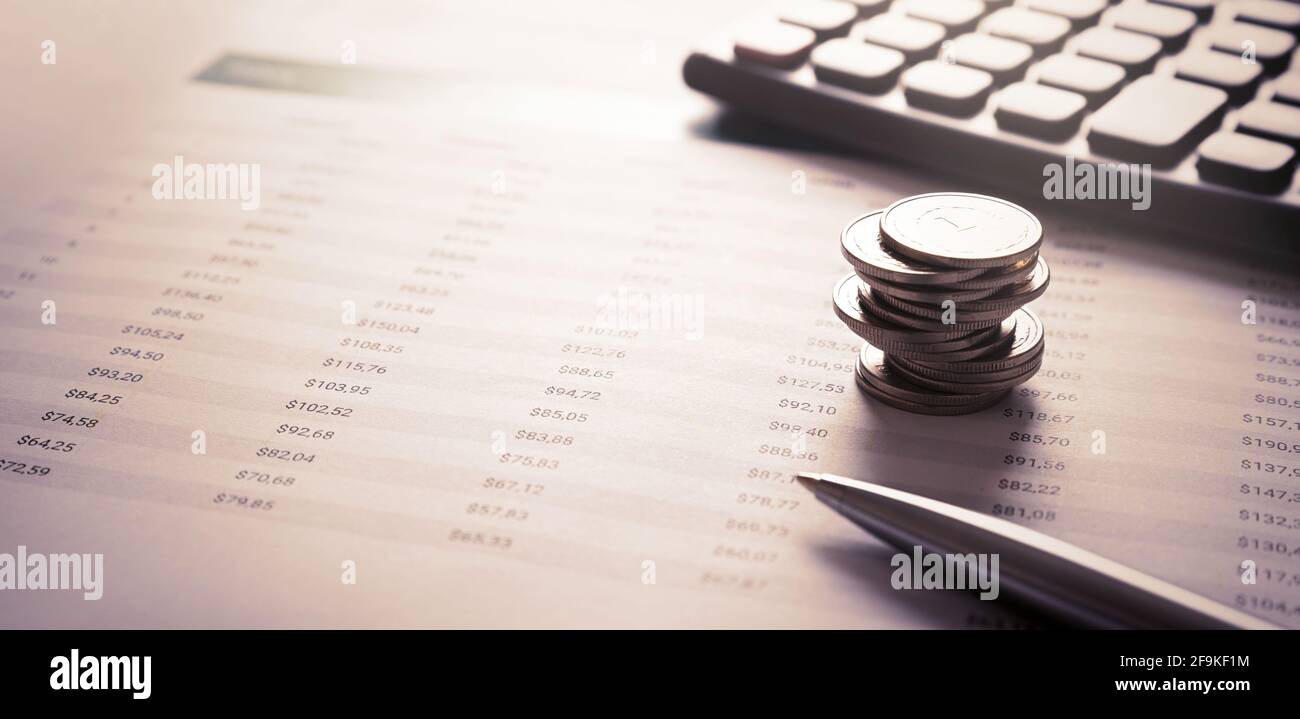 Comptabilité financière, budgétisation, concept boursier. Pile de pièces de monnaie polonaise Banque D'Images