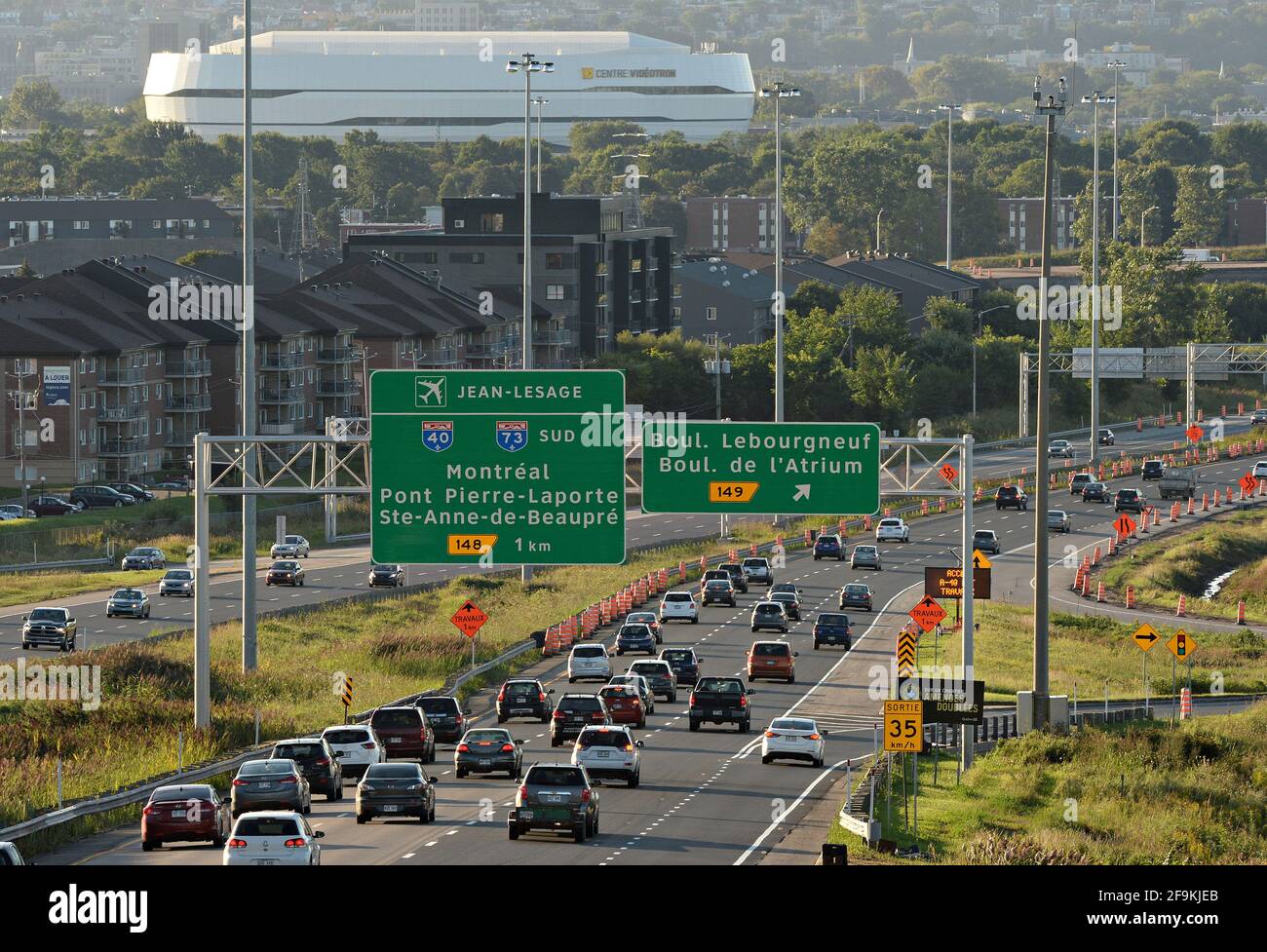 autoroute et Centre Vidéotron à Québec Banque D'Images