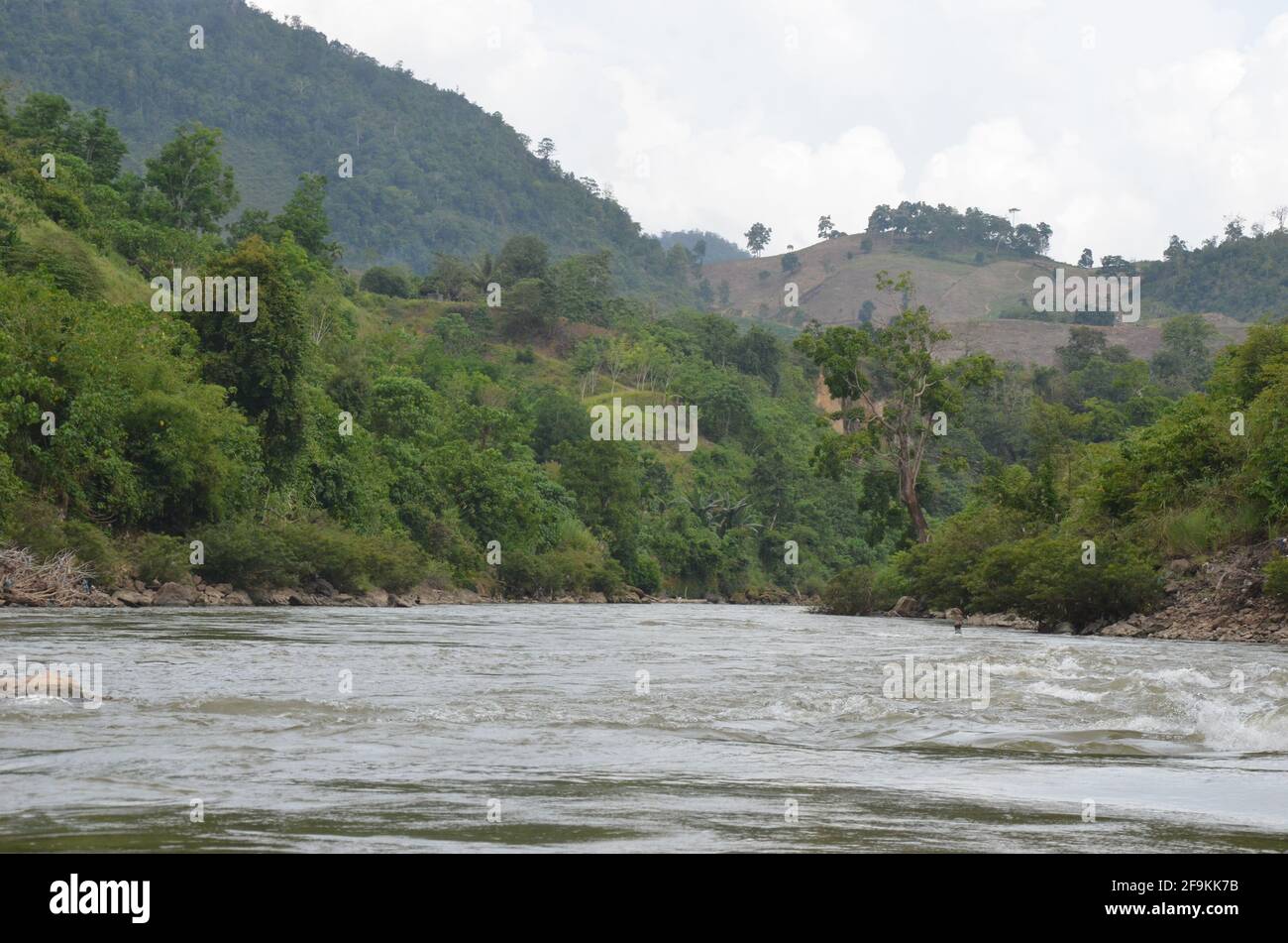 La beauté de la rivière Ales - Singkil est l'une des rivières longers d'Aceh. Banque D'Images