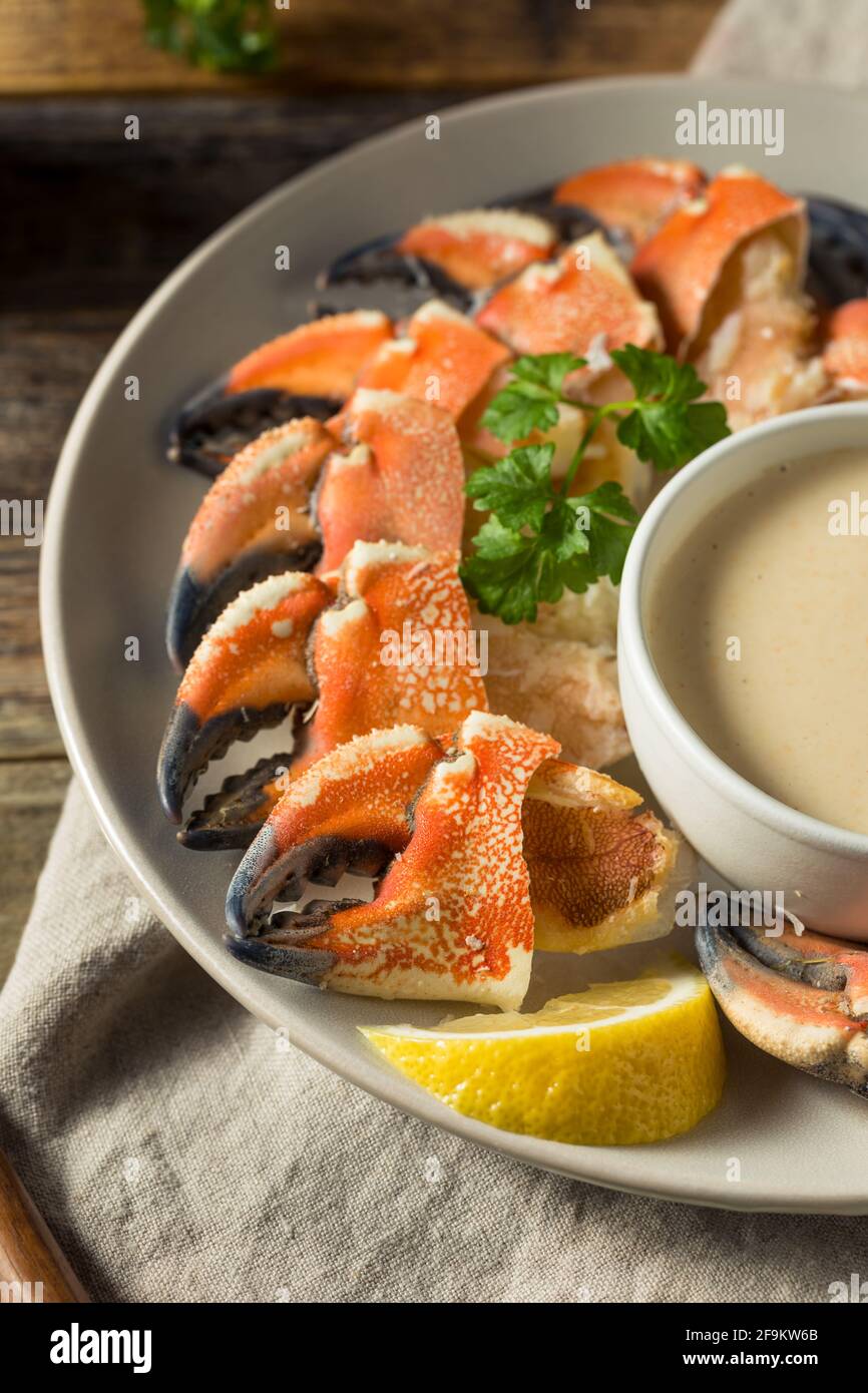 Pinces de crabe cuites à la vapeur avec sauce trempée Banque D'Images