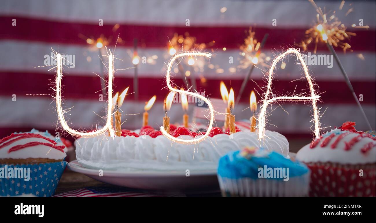 Composition De Texte Etats Unis Petillant Sur Gateau D Anniversaire Et Cupcakes Sur Le Drapeau Americain Photo Stock Alamy Composition De Texte Etats Unis Petillant Sur Gateau D Anniversaire Et Cupcakes Sur Le Drapeau Americain Photo Stock Alamy