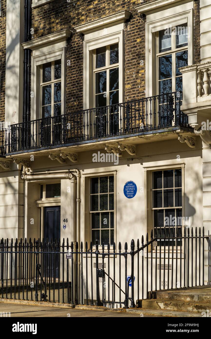 John Maynard Keynes House Londres - plaque bleue sur sa maison au 46 Gordon Square, Bloomsbury, Londres. L'économiste réputé a vécu ici 1916-1946. Banque D'Images