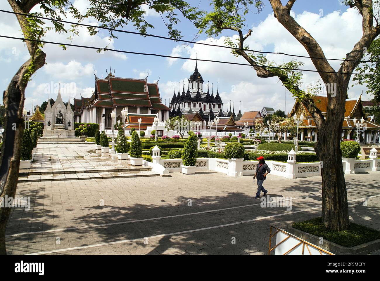 Jardin du Grand Palais, พระบรมมหาราชวัง. Statue de Rama III, à gauche. Bangkok, Thaïlande. Personne non identifiée. RMN Banque D'Images