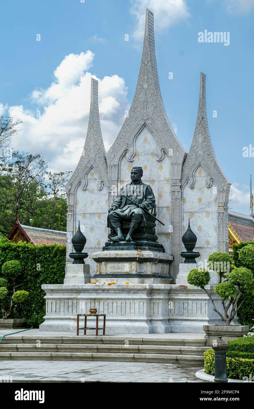 Statue de Rama III à l'entrée du Grand Palais; พระบรมมหาราชวัง. Bangkok, Thaïlande Banque D'Images