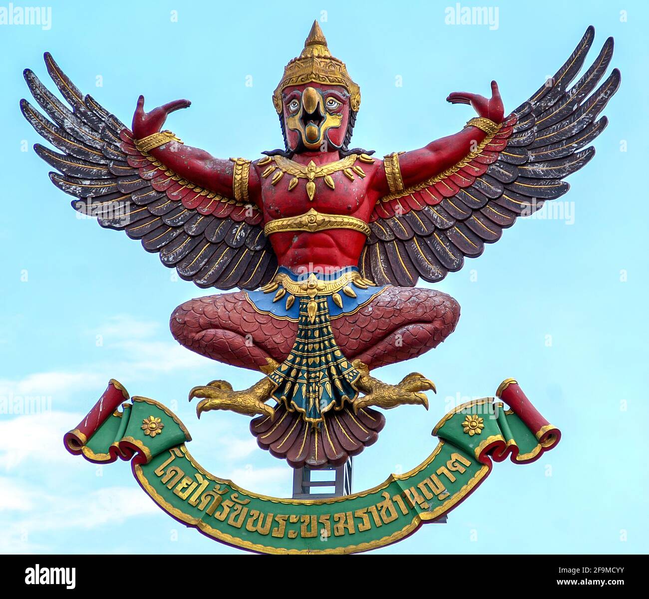 Le Garuda est un demi-homme symbole d'oiseau dans le bouddhisme et l'hindouisme. Le Garuda est aussi le sceau officiel du gouvernement civil thaïlandais. Banque D'Images