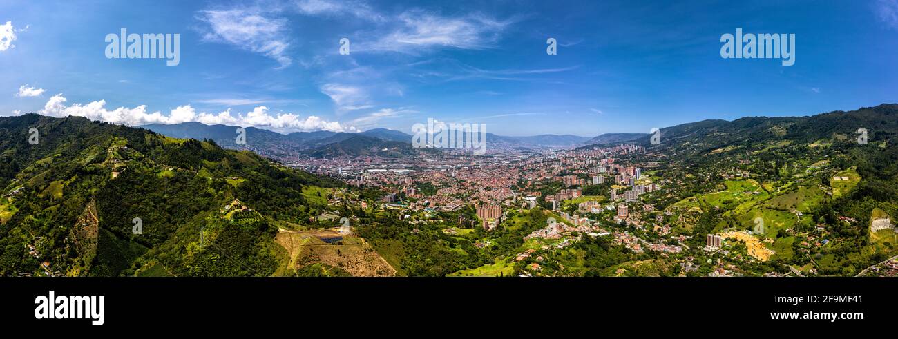 La ville de Medellin dans les Andes montagnes Colombie panorama aérien vue Banque D'Images