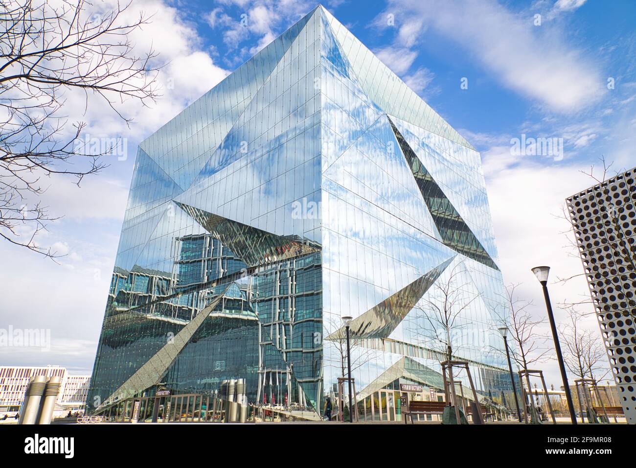 Cube Berlin. Immeuble de bureaux à Washington Square en face de la gare centrale de Berlin, Allemagne. Cube Berlin. Washingtonplatz am Hauptbahnhof Berlin. Banque D'Images