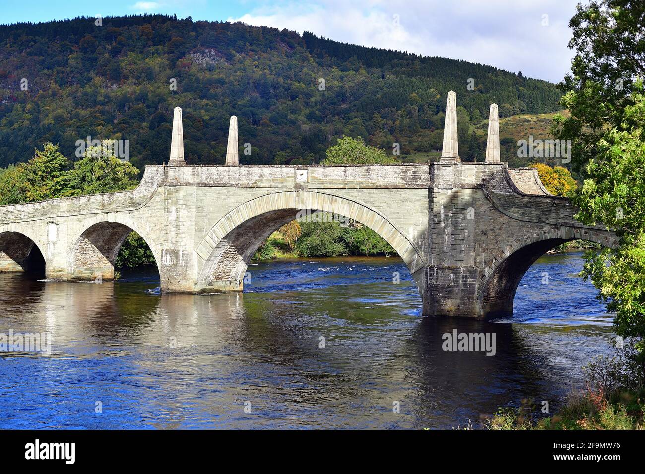 Aberfeldy, Perthshire, Écosse, Royaume-Uni.Le célèbre pont de Wade au-dessus de la rivière Tay, construit en 1733. Banque D'Images