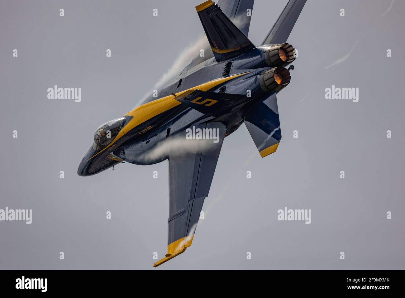 Le 15 avril 2021, les Blue Angels de la Marine américaine se présentent pour le spectacle aérien Sun N Fun à Lakeland, dans le centre de la Floride, aux États-Unis. Banque D'Images