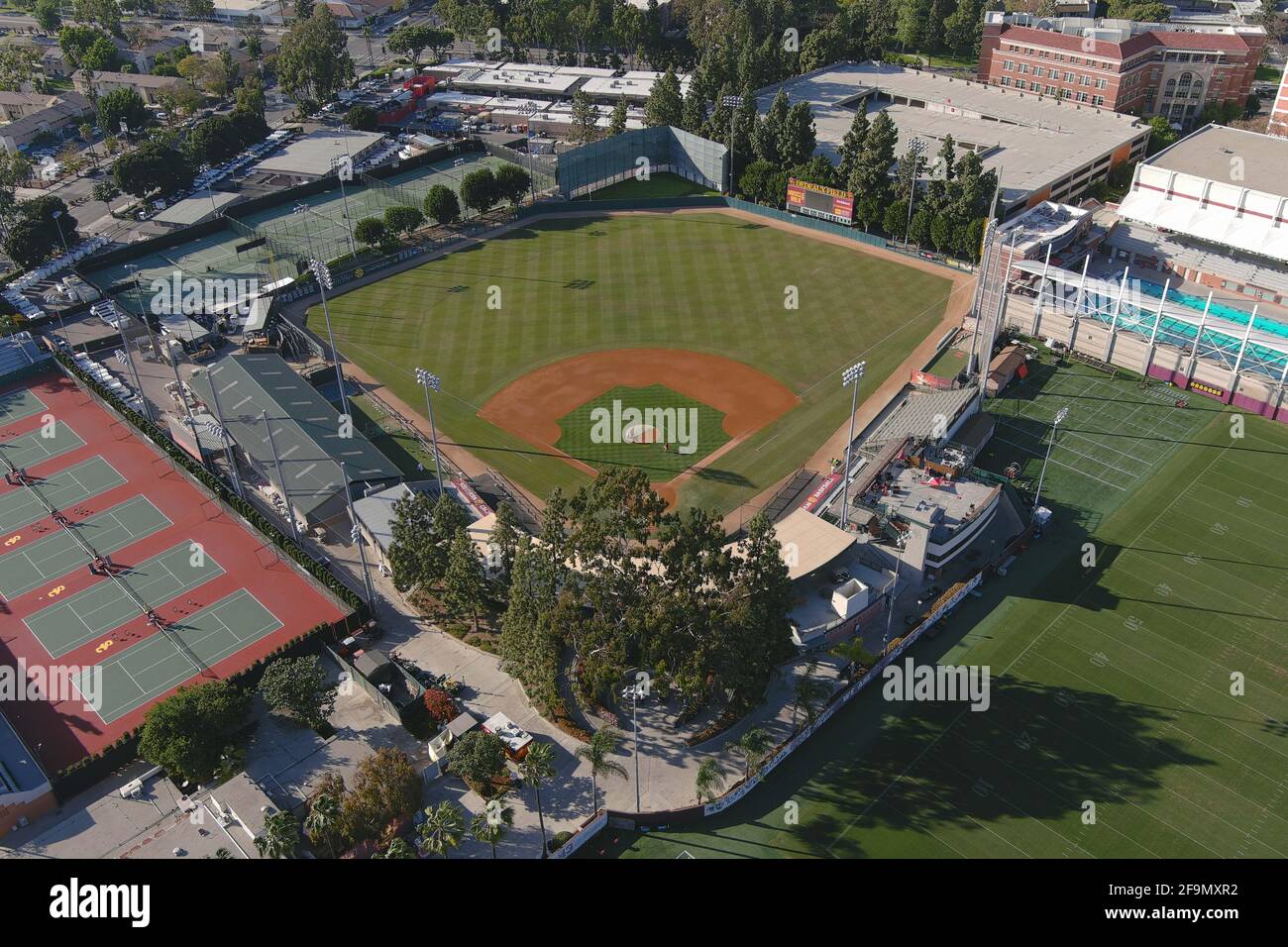 Une vue aérienne de Dedeaux Field sur le campus de l'Université de Californie du Sud, le dimanche 18 avril 2021, à Los Angeles. Le stade est le hom Banque D'Images