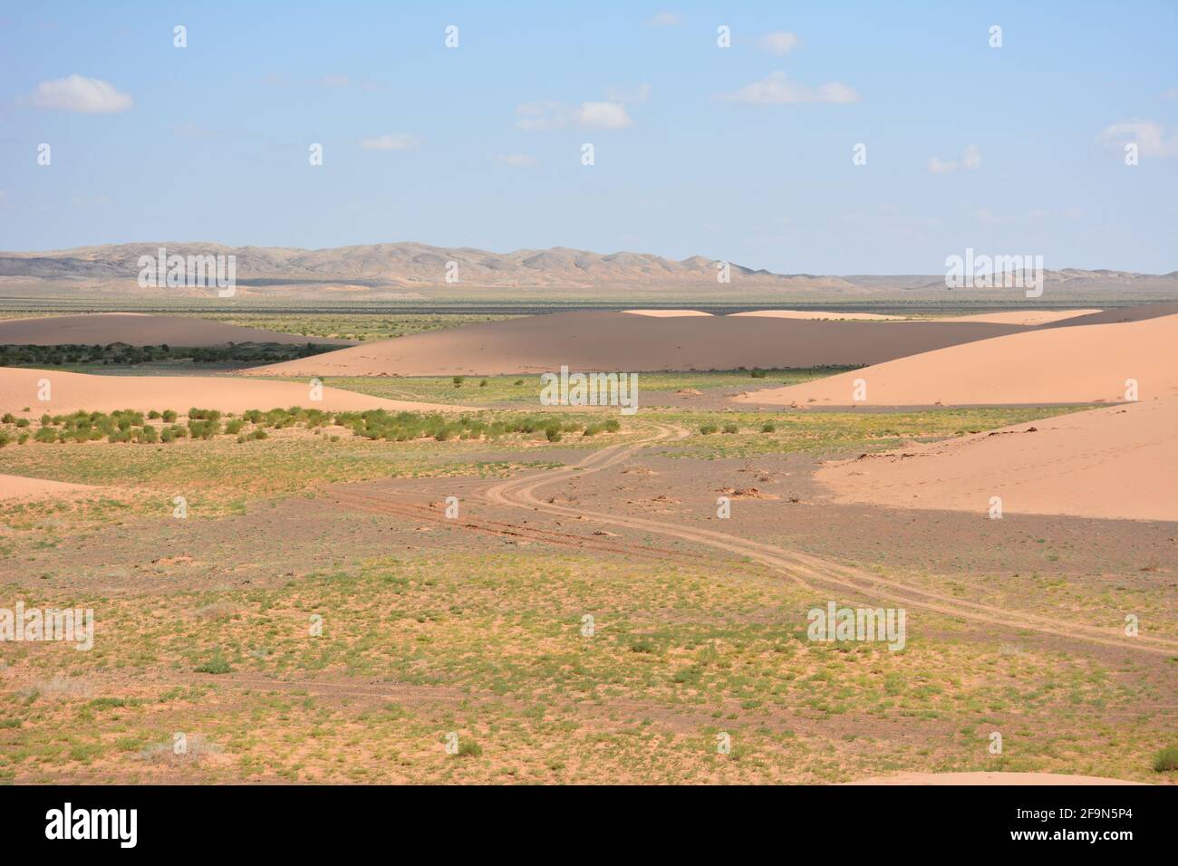 Vues sur le désert de Gobi depuis les dunes de sable de Moltsog Els, Mongolie. Banque D'Images