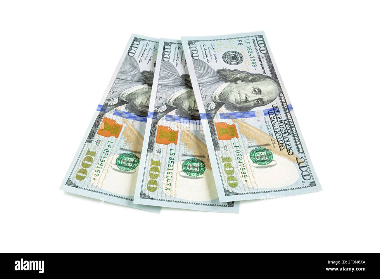 100 billets en dollars des États-Unis sur fond blanc Banque D'Images