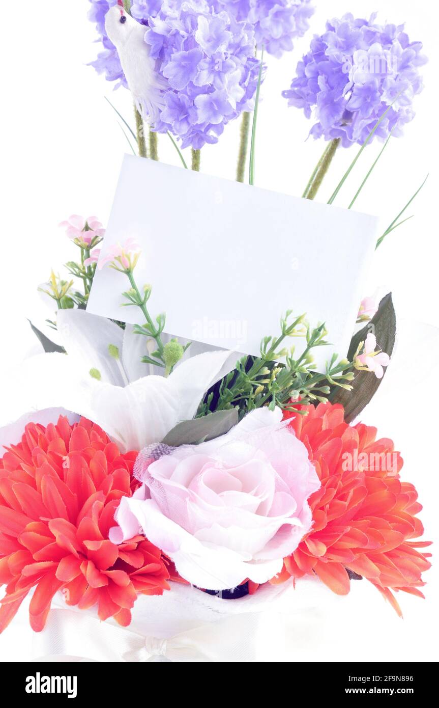 Bouquet de fleurs avec carte vide Banque D'Images