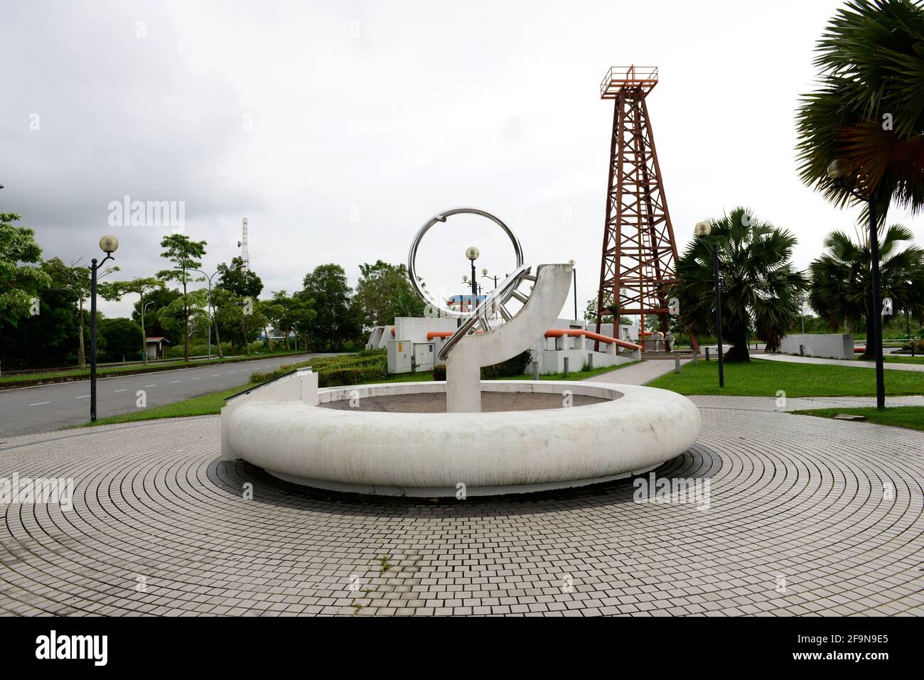 'Le Grand Old Lady' est le premier puits de pétrole de Miri. aujourd'hui, c'est un monument d'un musée sur l'histoire de l'huile et l'huile au Sarawak. Banque D'Images
