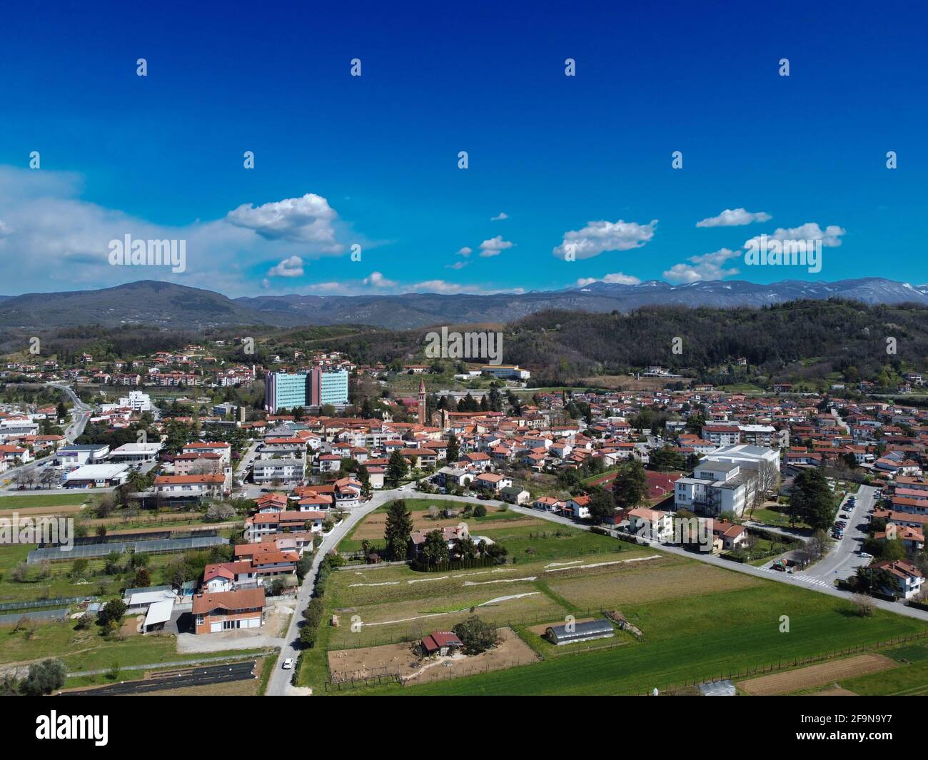 Photographie aérienne de Sempeter Panorama. Petite ville avec centre hospitalier régional. Banque D'Images