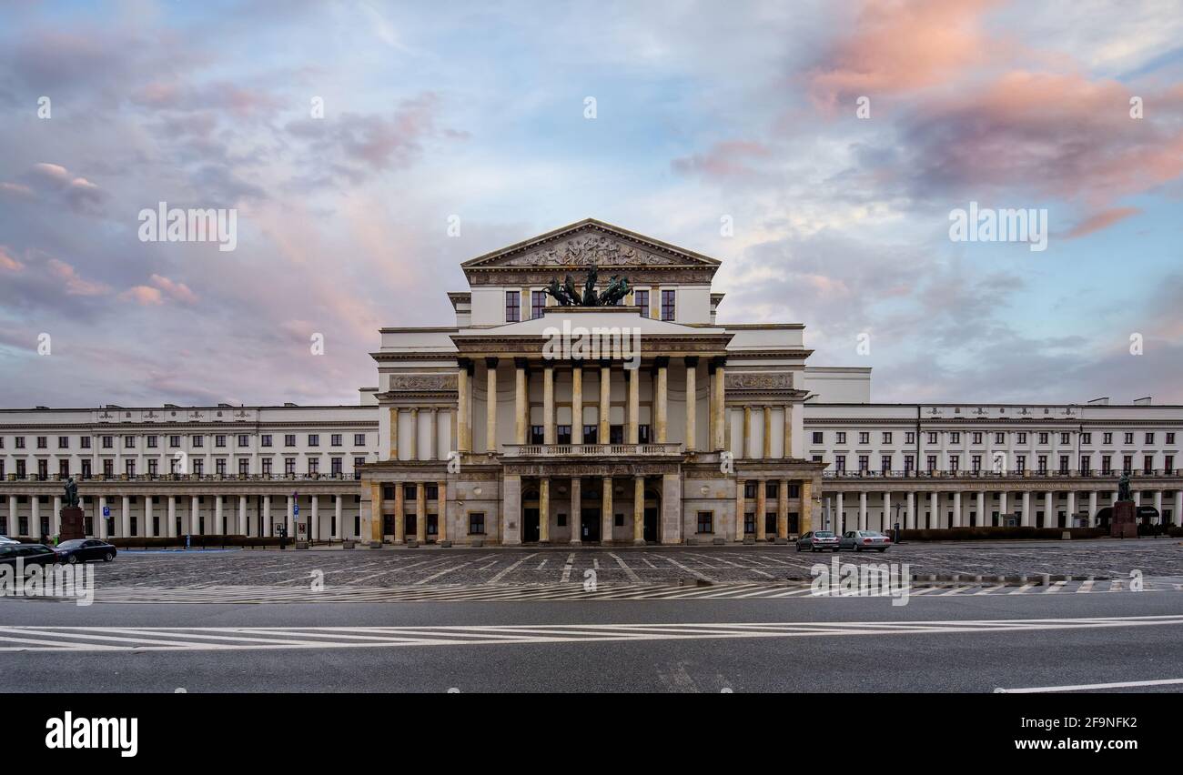Varsovie, Pologne.Le Grand Théâtre et Opéra National par le projet de Bohdan Pniewski Banque D'Images