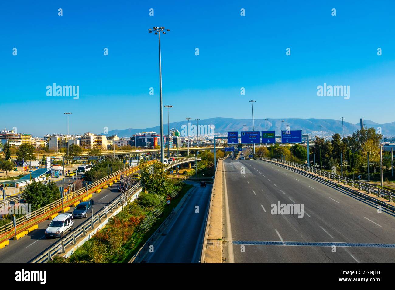 Une des routes principales de la ville d'Athènes. Liaison entre le Pirée ant Athènes. Banque D'Images