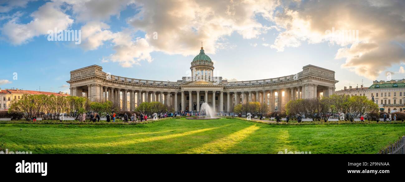 Saint-Pétersbourg, Russie. Cathédrale de Kazan ou Kazanskiy Kafedralniy Sobor au coucher du soleil. Cathédrale notre-Dame de Kazan, est une église orthodoxe russe. Banque D'Images