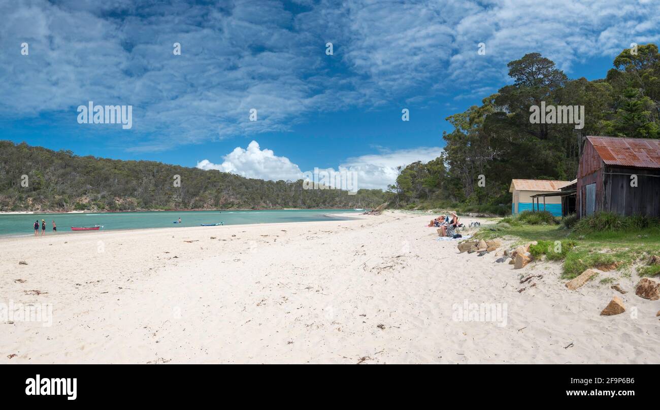 Pambula Beach à l'embouchure de la rivière Pambula où Il rencontre Merimbula Bay sur la Nouvelle-Galles du Sud Côte de l'Australie Banque D'Images