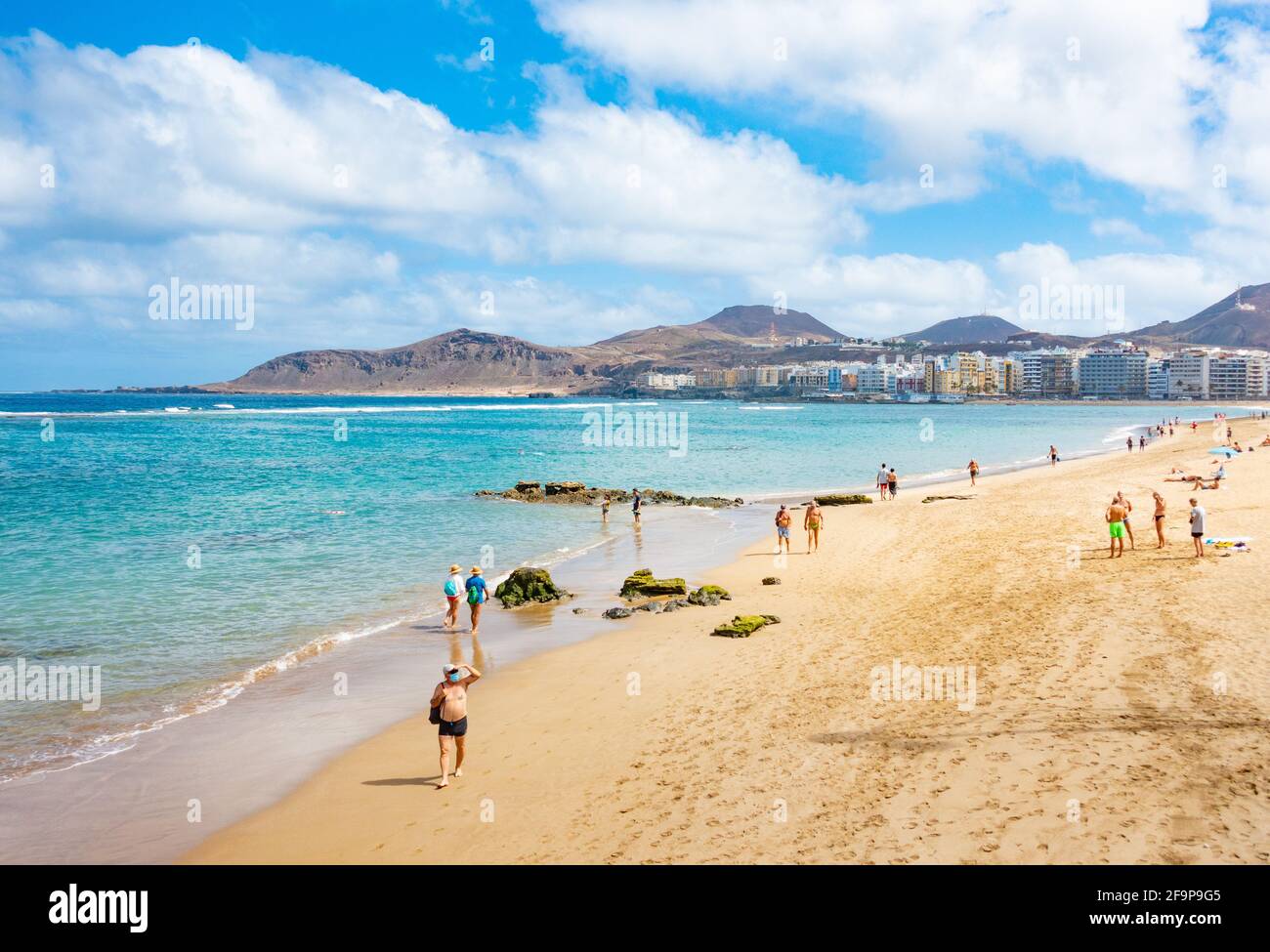 Las Palmas, Grande Canarie, Îles Canaries, Espagne. 20 avril 2021. Une  journée au calme sur la plage de Las Palmas sur Gran Canaria, une  destination de vacances populaire pour de nombreux vacanciers