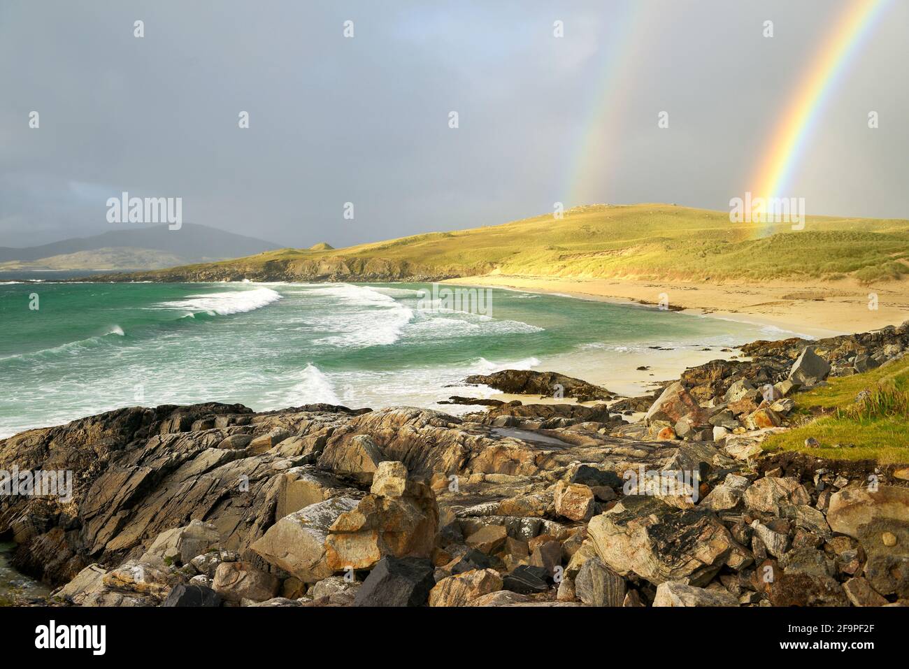 Plage de Traigh IAR sur Harris, Outer Hebrides, Écosse. Vue vers le nord. Île de Taransay à distance Banque D'Images