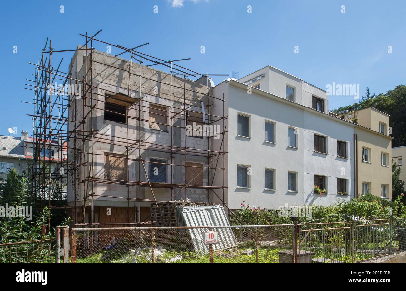 24.08.2020, , - Werkbundsiedlung Bruenn, maison 10, 11, 12, 13 - de gauche à droite, maison 13 et 12 par Jan Visek (rue Drnovicka 8, 10), maison 11 Banque D'Images