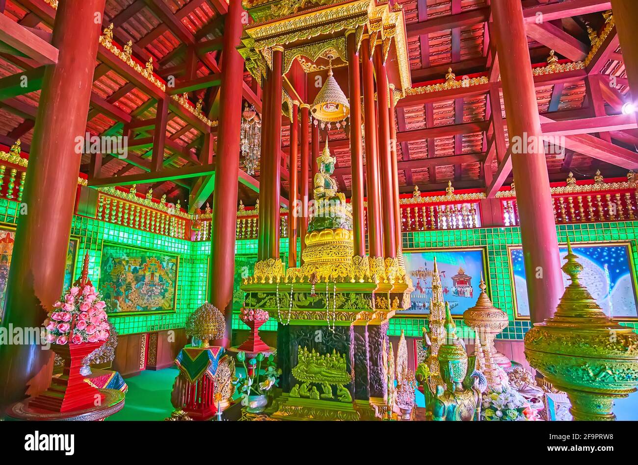 CHIANG RAI, THAÏLANDE - 11 MAI 2019 : l'Ubosot de Wat Phra Kaew est célèbre pour le Bouddha d'Émeraude (Phra Yok Chiang Rai image) - une copie de l'Émeraude Banque D'Images
