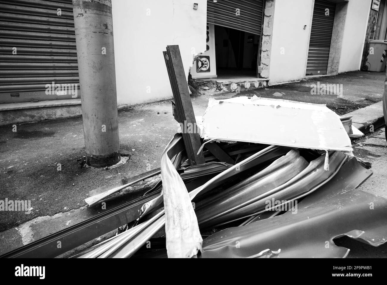 Naples, ITALIE. 19 avril 2020. 20/04/2021 Naples, ce soir malgré un couvre-feu, la Camorra pour extorsion fait exploser un magasin dans les collines Aminei crédit: Fabio Sasso/ZUMA Wire/Alay Live News Banque D'Images